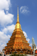 Fototapeta premium タイ エメラルド寺院 仏塔