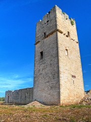 Fototapeta na wymiar Starożytna Red Stones Tower z Giovinazzo. Apulia.