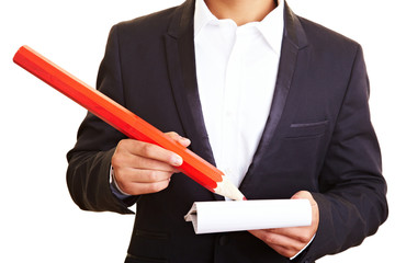 Mit großem Rotstift schreiben