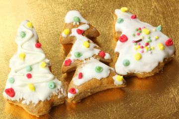 Gingerbread Christmas trees with ornaments