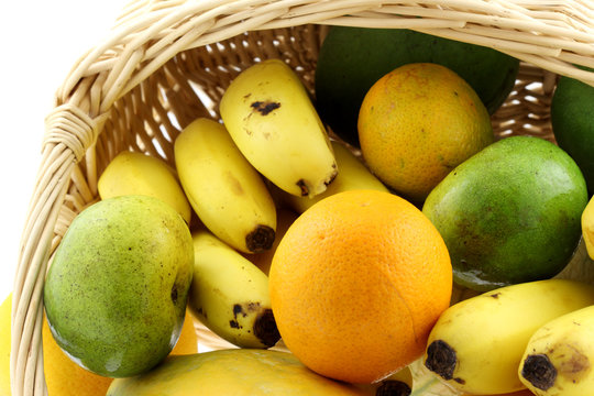 panier fruits tropicaux, mangues, bananes...