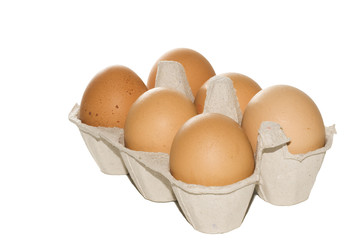 boite d'oeufs sur fond blanc