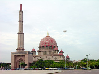 Putra Mosque in Putrajaya, new capital of Malaysia © karnizz