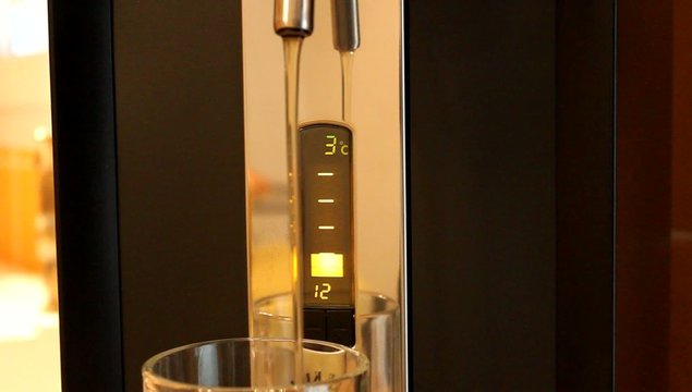 Bi&egrave;re qui coule de la tireuse