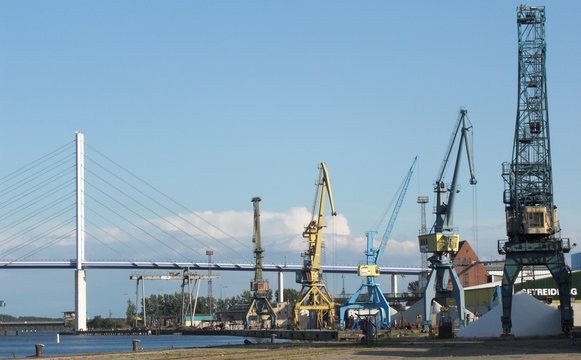 Stralsund, Hafenansicht mit R&uuml;genbr&uuml;cke