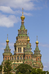 Fototapeta na wymiar Russia, Peterhof and the Church of St. Peter and Paul Church..