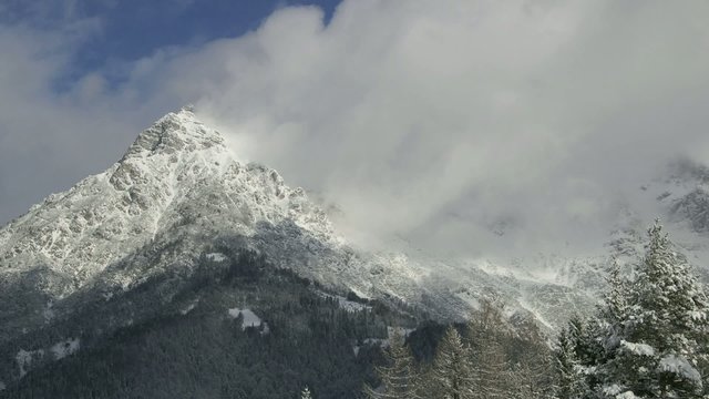 Bergpanorama - Wolkenzeitraffen