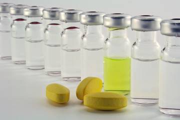 flaschen mit tabletten