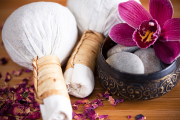 Pochons massage Luk Pra Kob et orchidée