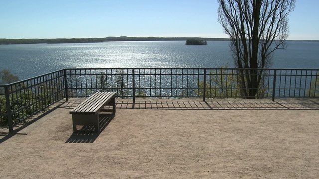 Sonne Ausblick Parkbank Glitzern Pl&ouml;ner See