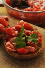 Freselle integrali con pomodoro