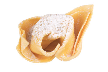 Tortellini mit Mehl bestäubt