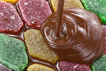 Fruit jelly is poured chocolate.