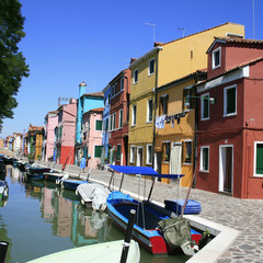 Fototapeta na wymiar Wyspa Burano obliczu Wenecji i domy rybaków