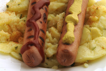 Wurstel al ketchup e senape con patate