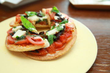 mini pizza vegetable for snack
