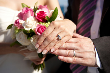 Obraz na płótnie Canvas Wedding Bouquet and Rings_3