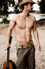 nackter mann am strand