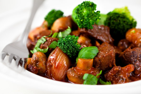 Braised beef with broccoli and fresh basil