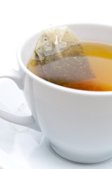 Teebeutel am Rand von Tasse