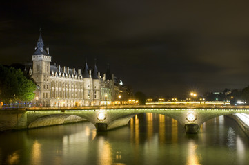 Fototapeta na wymiar Parisian Nights