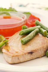 Thunfischsteak mit Gemüse