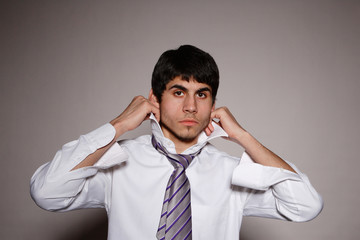 Businessman putting on tie
