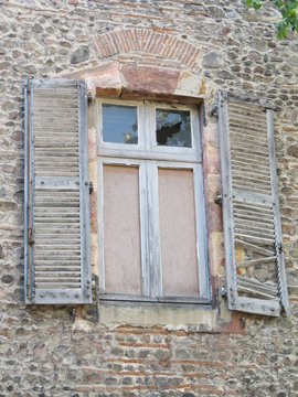 fen&ecirc;tre cass&eacute;e