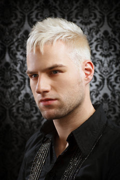 Blonder Mann
