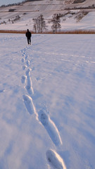 Fussspuren im Schnee