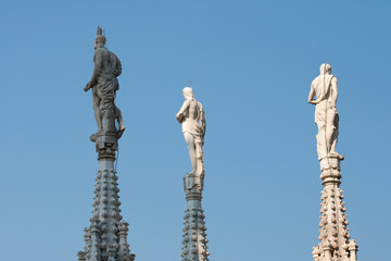 Fototapeta na wymiar Rze¼by katedry w Mediolanie