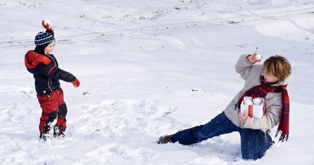 Snowball fun in the first or last snow of winter