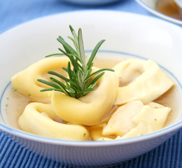 Tortellini Suppe