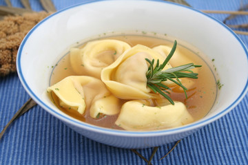 Tortellini Suppe