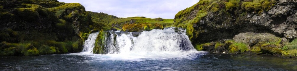 Obraz premium Landmannalaugar waterfall