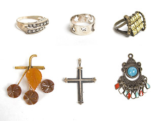 many diffirent jewels