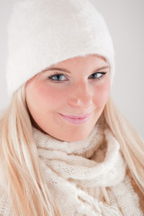 Obraz premium beautiful winter woman in a white hat