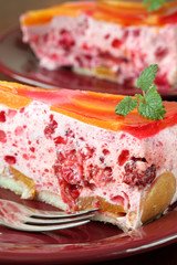 Red currant mousse with peaches and jelly