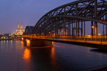 Kölner Dom, Hohenzollernbrücke