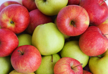 red and green apples