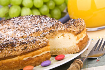 Kuchen mit Weintrauben und Smarties