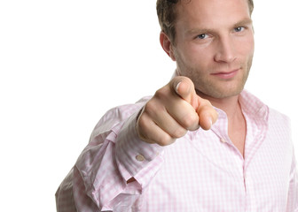 Mann zeigt mit Finger
