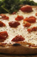 Crosta della pizza cotta nel forno a legna