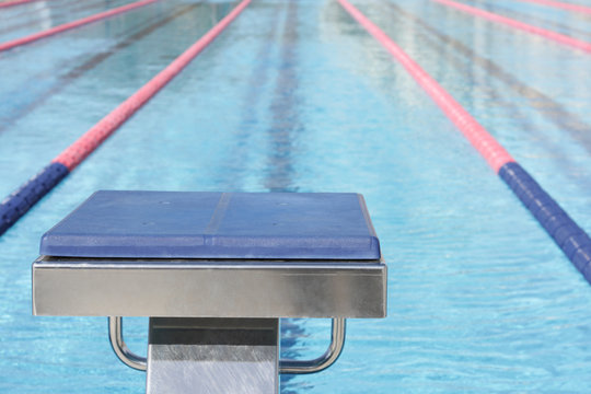 startblock schwimmbad