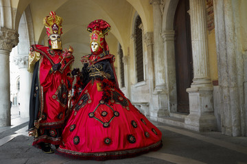 Fototapeta na wymiar Full decorative carnival costume in Venice