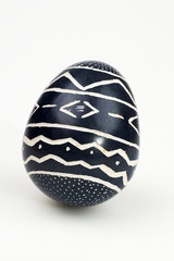 Dunkles Osterei, Hochformat