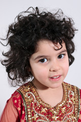 Portrait d'enfant avec costume indienne