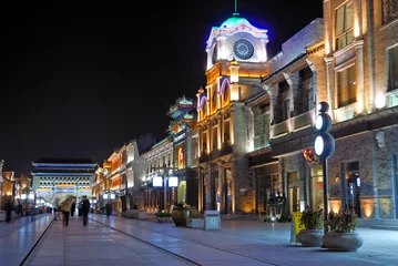 Foto op Plexiglas China Beijing Qianmen oude winkelstraat & 39 s nachts © claudiozacc