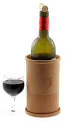 verre vin rouge, bouteille, brique à vin, fond blanc