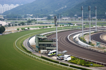 horse race empty track.